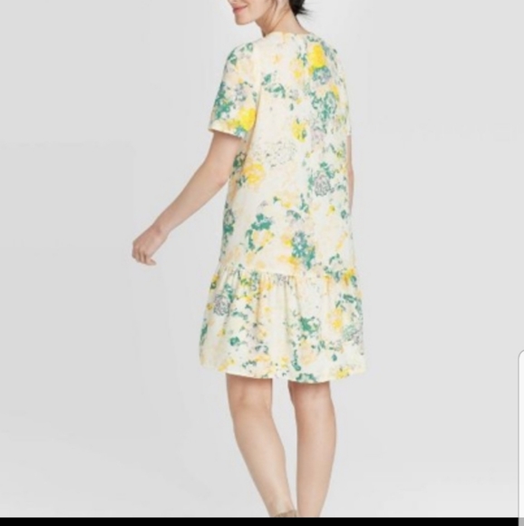 a new day Dresses & Skirts - Cream Ruffle Hem Dress Large (C)